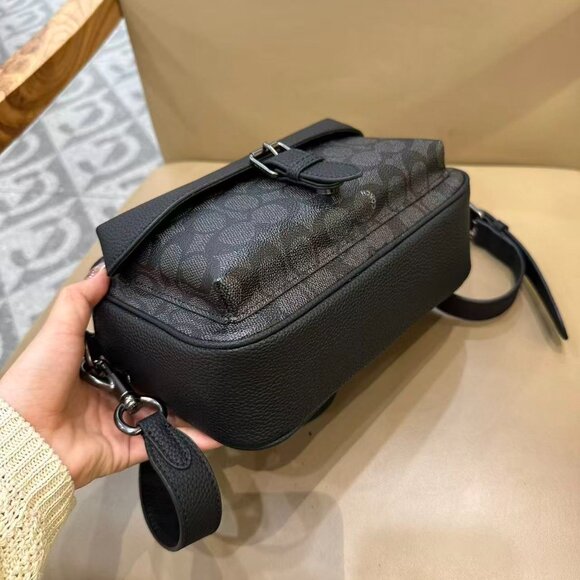 COACH Men's Monogram Warner Casual Crossbody Bag, Size 21.5 x 15.5 cm x 6.5 cm - Picture 6 of 9